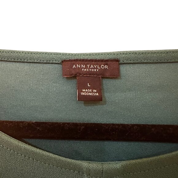 Ann Taylor Factory Emerald Green Keyhole Blouse | L - Picture 3 of 3